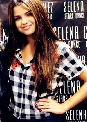  Lovely Selena