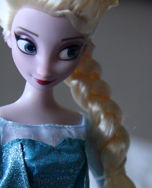 Anna and Elsa Disney Store dolls