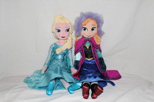  Elsa and Anna Plush bambole
