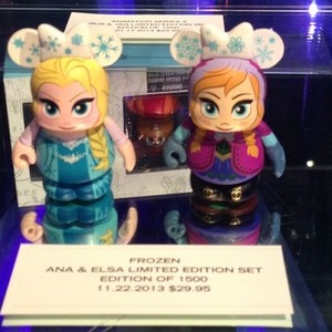 Elsa and Anna vinylmations