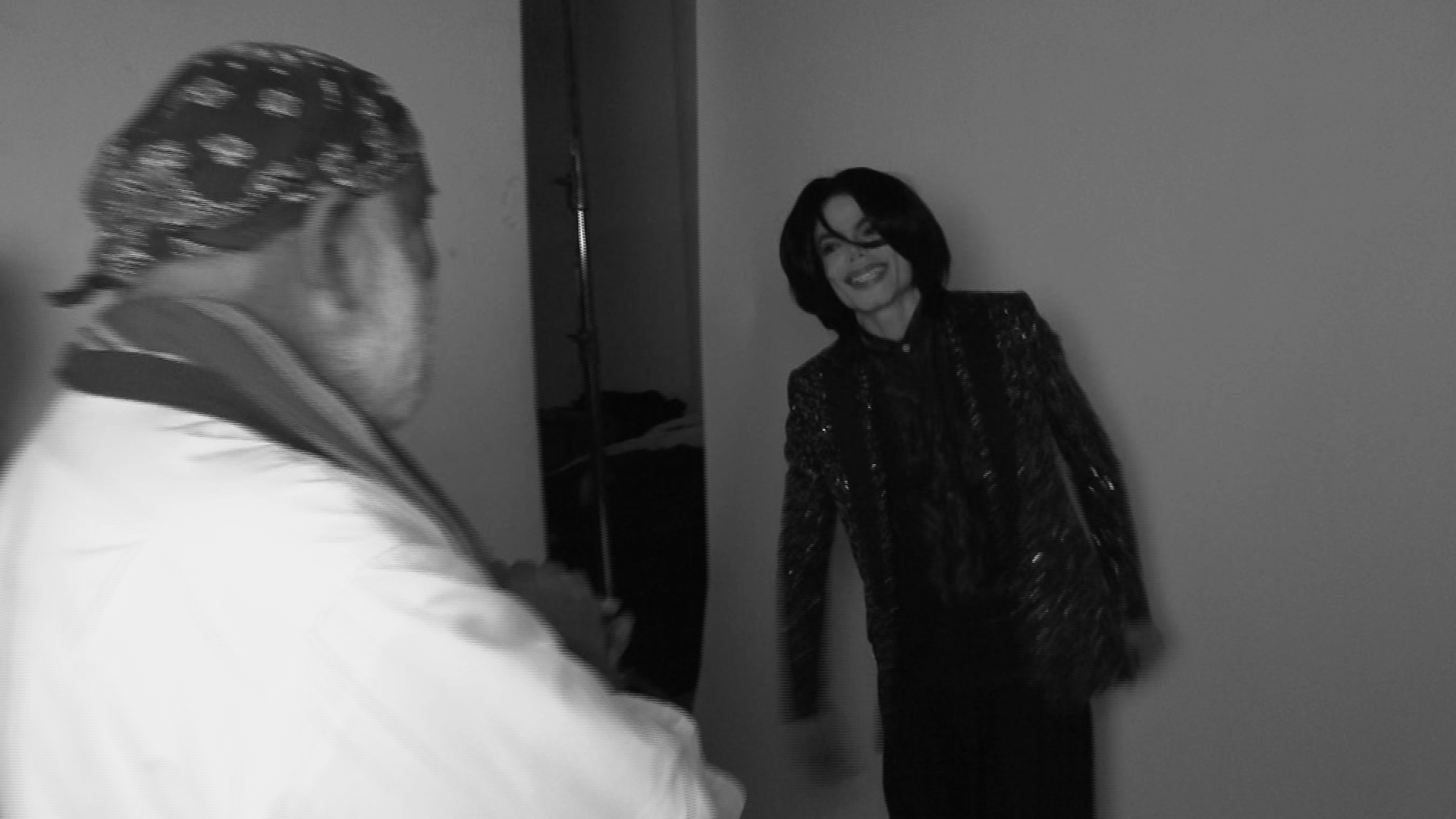 Never-before-seen-Uomo-Vogue-2007-photoshoot-michael-jackson-35577649-1920-1080.png