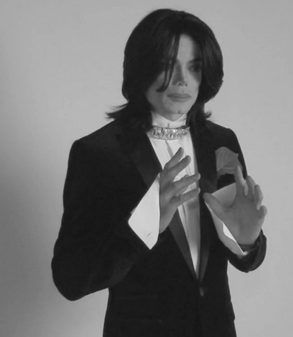 Never-before-seen-Uomo-Vogue-2007-photoshoot-michael-jackson-35577657-599-689.png