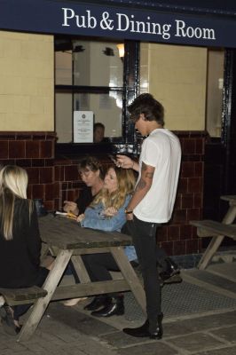  September 14th - Harry Styles out in Londres