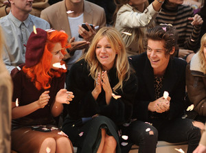  September 16th - Harry at burberry Fashion Zeigen in London