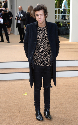  September 16th - Harry at burberry Fashion montrer in Londres