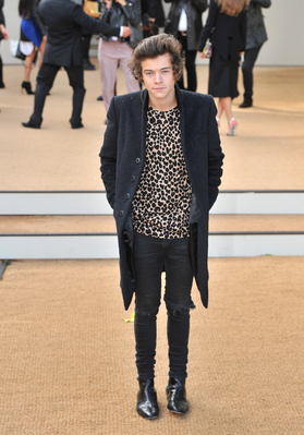  September 16th - Harry at burberry Fashion tampil in london