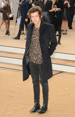  September 16th - Harry at burberry Fashion montrer in Londres