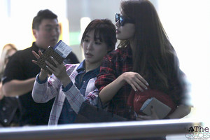 Tiffany and Sooyoung Airport 130913