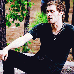 ↳ Klaus Mikaelson in “The Hybrid” 