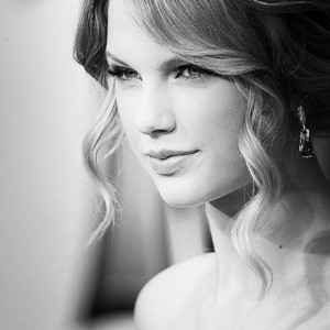  AMAZING PIC OF TAYLOR