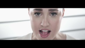  Demi Lovato - corazón Attack {Music Video}