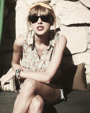 Taylor Swift ~ 22
