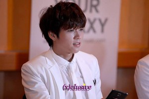  131004 INFINITE – 1st World Tour ‘One Great Step’ in Singapore Press Conference các bức ảnh