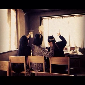 2NE1's Instagram Update: "Weird ladies" (130923)