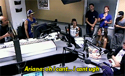  Ariana Grande!