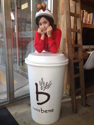 Choa at Caffe Bene CF filming
