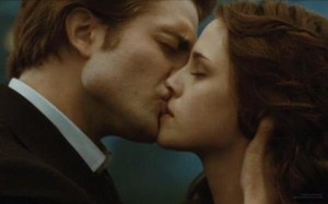 Edward & Bella kissing