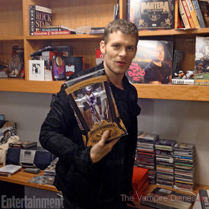  Joseph 모건 behind the scenes with Entertainment weekly