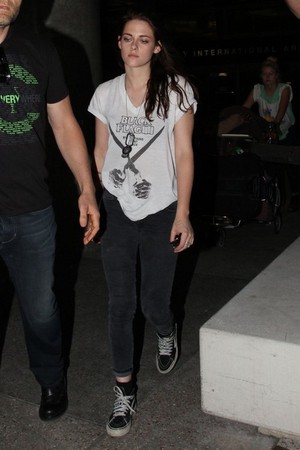 Kristen arriving back in L.A. Oct.5,2013