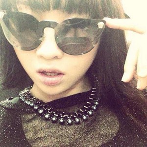  Minzy's Instagram Update: "#MAWI #Versace" (130906)