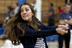  .Kate Middleton Plays والی بال at Olympic Park