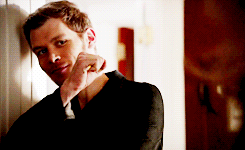  Klaus → 1x03 "Tangled Up in Blue"