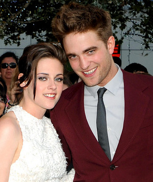  Kristen Stewart and Robert Pattinson(aka Bella schwan and Edward Cullen)