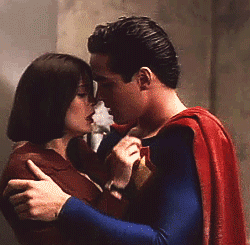  Lois&Superman's hug