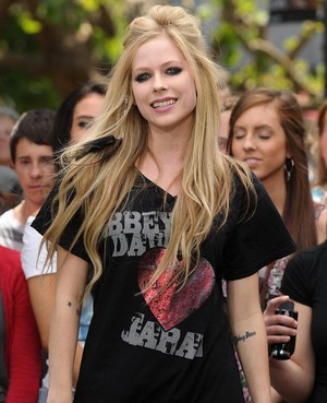  Lovely Avril
