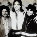Michael Backstage With His Family - michael-jackson photo