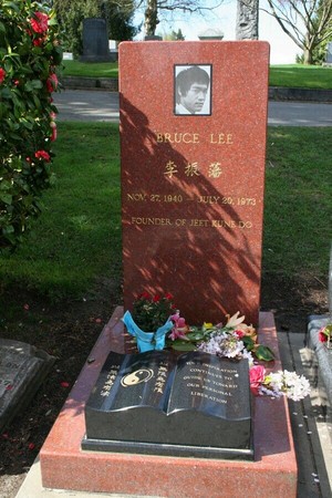  The Gravesite Of Bruce Lee