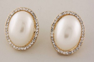 Trendy bridal jewelry and costume accessories
