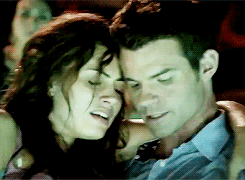 Elijah and Hayley in 1x06, frutas of the Poisoned árvore