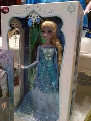 Elsa Disney Store Limited Edition doll