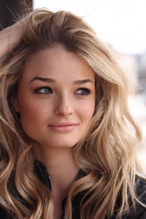  Emma Rigby (The Red Queen/Anastasia)