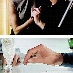  Lois&Clark-hands