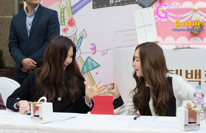  Lotte Fansign-Jessica and Seohyun