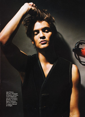  Luke Grimes signed on to play Elliot Grey(Christian's brother)