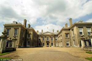  Earl Spencer rents out Diana's ancestral family Главная Althorp estate for £25,000