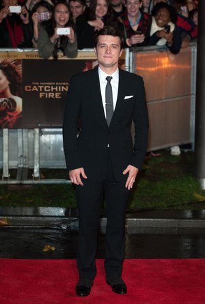  Josh Hutcherson at the Catching آگ کے, آگ world premiere