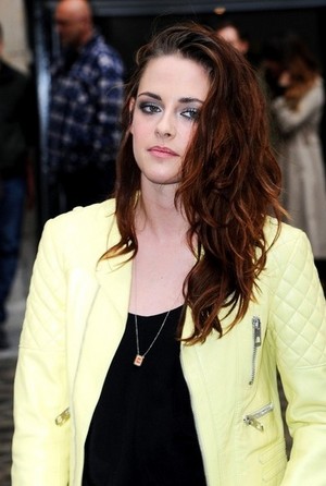 Kristen Stewart yellow leather 夹克 - I want it!