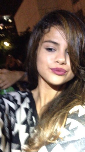 Selena meets fan after her konser - November 4