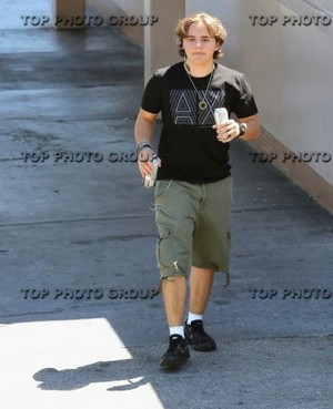  Sep. 6 Prince Jackson visited an auto body negozio and a pet store