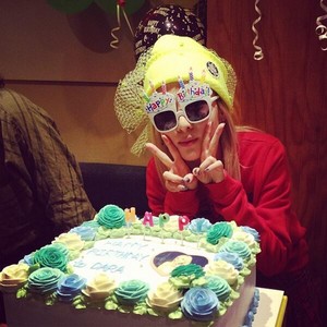  Dara's Instagram Update: "HAPPY!!!" (131112)