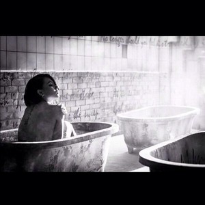  CL's Instagram Update: "Missing bạn video iz out!!! (131121)