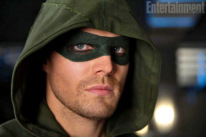 'Arrow' gives Oliver Queen's alter-ego a mask -- EXCLUSIVE PHOTO