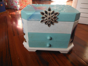  Elsa's Snowflake Jewelry Box