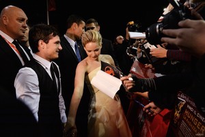  The Hunger Games: Catching 火災, 火 Rome Premiere [HQ]