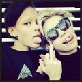 Miley rocks !!!!!!!! - miley-cyrus photo