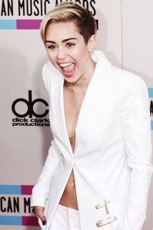 Miley at AMA 2013